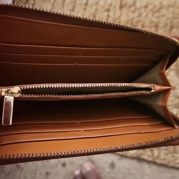 Tori Burch Wallet - Picture 3 of 6